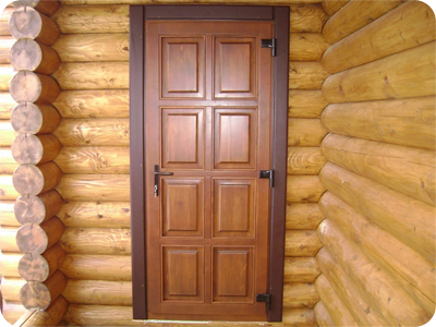 Pintu masuk kayu