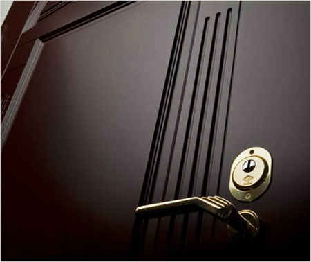 Pansrade dörrar - typer, egenskaper och installation
