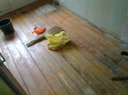 Preparing a wooden floor surface