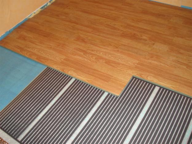 Varmt golv under laminatet: hur man väljer och installerar med egna händer