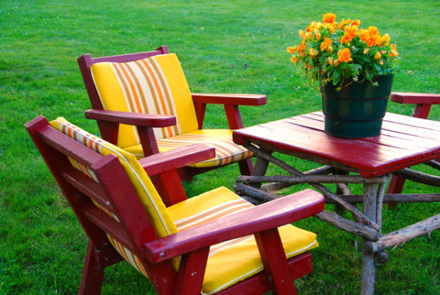 8 tips för att välja möbler för trädgården och trädgården