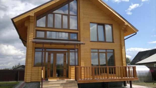 6 tips voor het kiezen en installeren van ramen in een houten huis