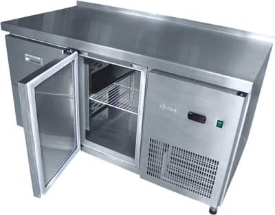 7 tips for choosing a refrigerator and freezer table for a cafe and restaurant