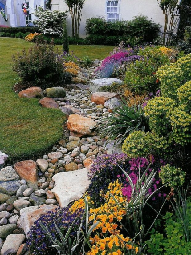 How to make a dry stream with your own hands in the country: 4 tips for creating
