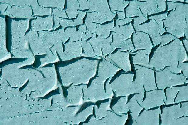 9 måter å fjerne maling fra en vegg
