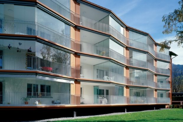 Balkonların ve mantıkların çerçevesiz camlanması: artılar, eksiler, teknoloji