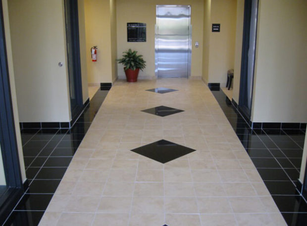 Choosing floor tiles in the corridor: tips and photos
