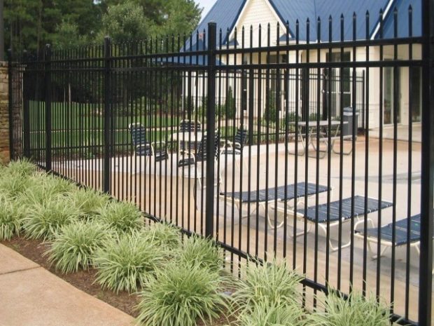 Welded metal fence: 9 tips for choosing and installing