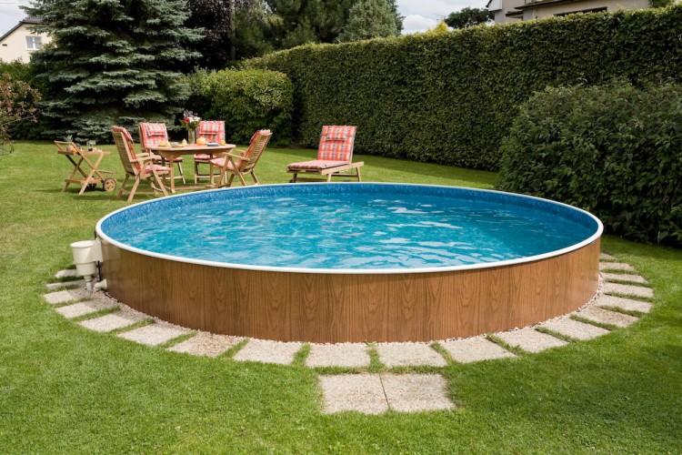 10 tips for choosing a good prefabricated frame pool for a summer residence
