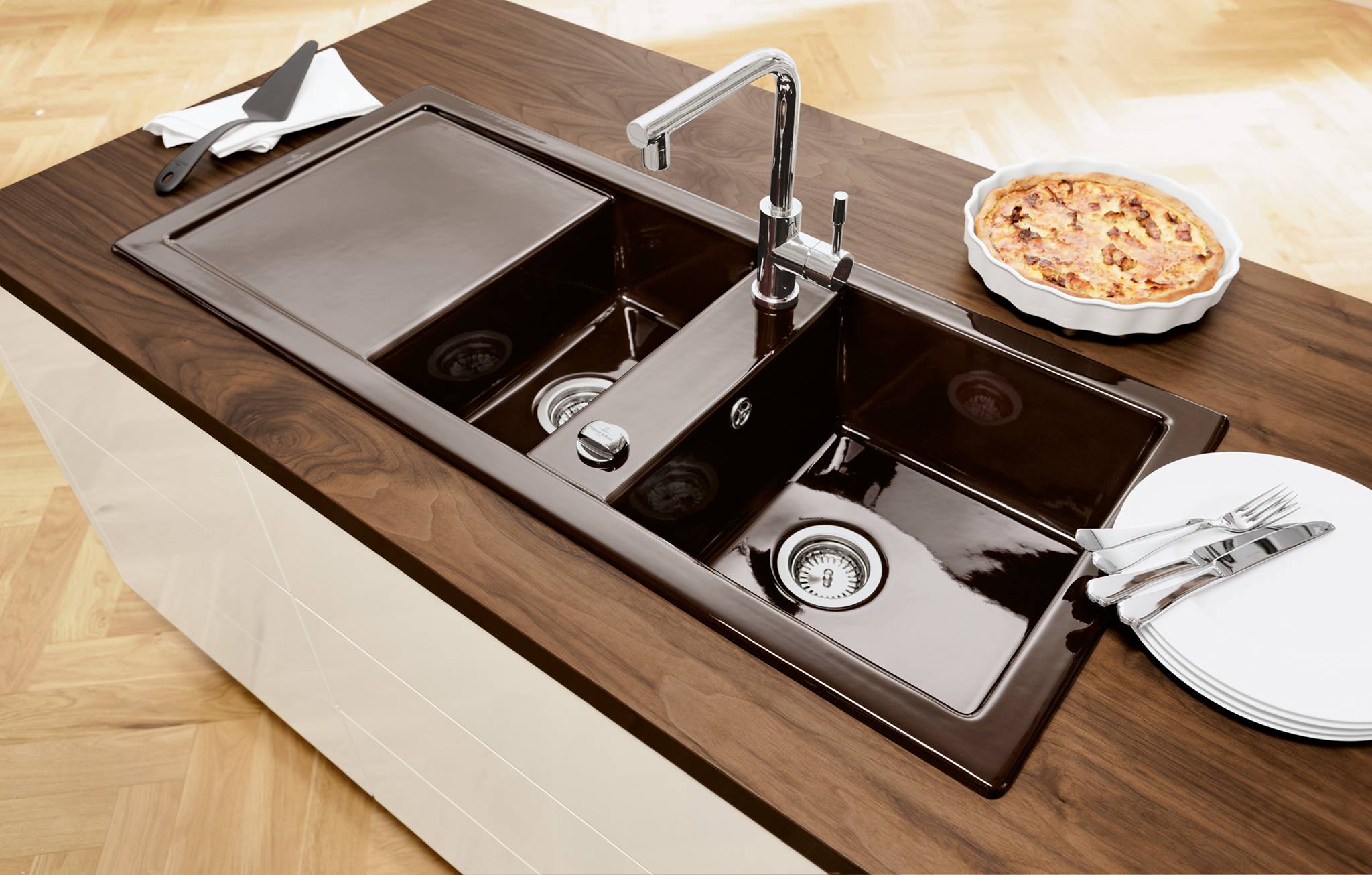 Apa sinki (sink) untuk dipilih untuk dapur: bahan, reka bentuk