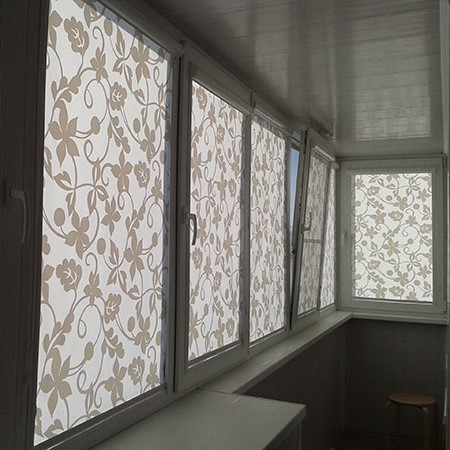 Vilka gardiner på balkongen att välja: typer, färg, tips