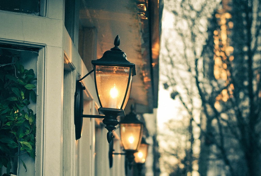 Ev, yazlık, yazlık için bir sokak lambası seçmek için 5 ipucu