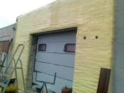garažo izoliacija poliuretano putplastis