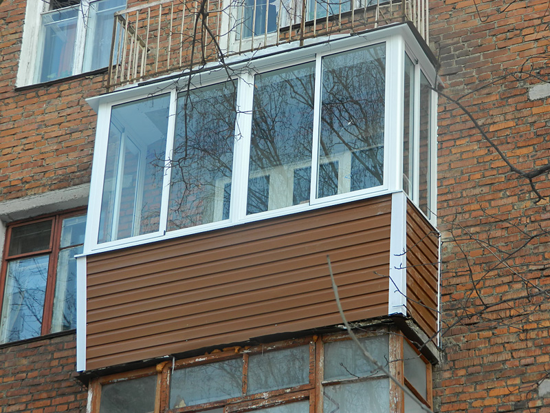 5 materialen voor het versieren van het balkon buiten