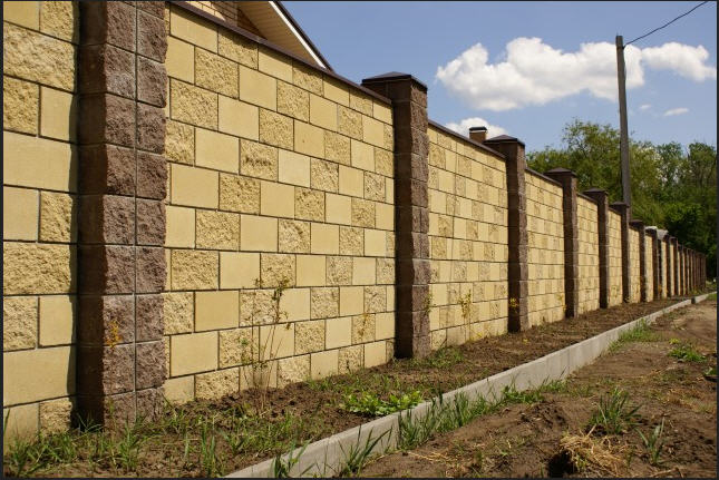 8 tips for choosing and installing decorative concrete blocks for the fence